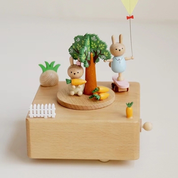 Drevená hudobná škatuľka pre deti, ručne vyrobená, moderný minimalistický štýl, možnosť potlače loga, karusel s tancujúcou dievčaťom.
