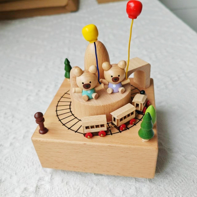 Drevená hudobná škatuľka pre deti, ručne vyrobená, moderný minimalistický štýl, možnosť potlače loga, karusel s tancujúcou dievčaťom.