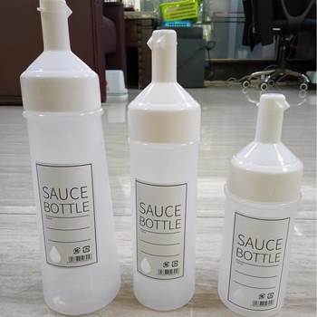 Műanyag olaj- és szószflakon fedéllel, HuiPin Beauty, prés funkcióval, olajtartó kanna, nyomtatott logó