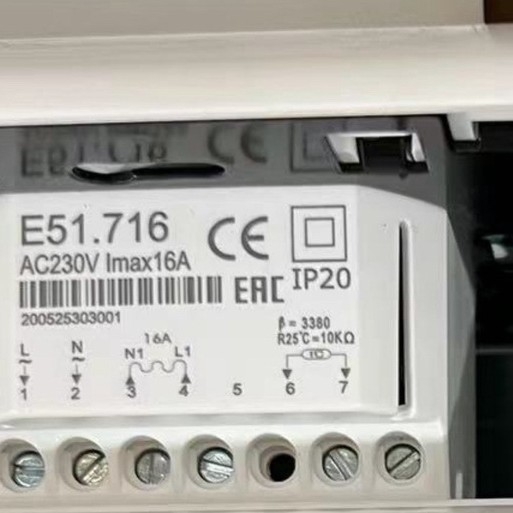 Elektromos padlófűtés termosztát LCD kijelzővel, 16A, panelre szerelhető, 220V AC, modell E51.716