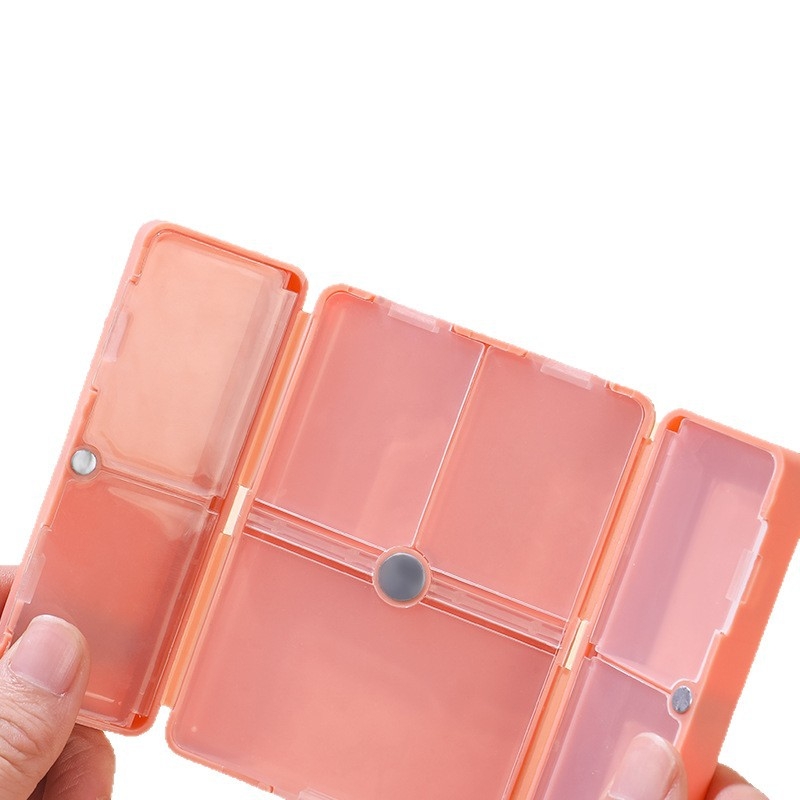 Kutija za tablete — prijenosna, sklopiva dvostruka magnetska kutija sa sedam pretinaca i neovisnim pretincima; materijal PP; kapacitet 12 tableta; dimenzije 10×7×2.5 cm; način otvaranja flip-top.