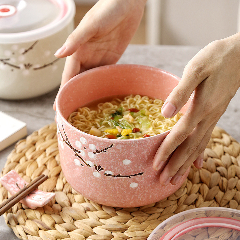 Porcelánból készült kerek tál, virágmintás, mikrohullámú sütőben használható, 1-2 L