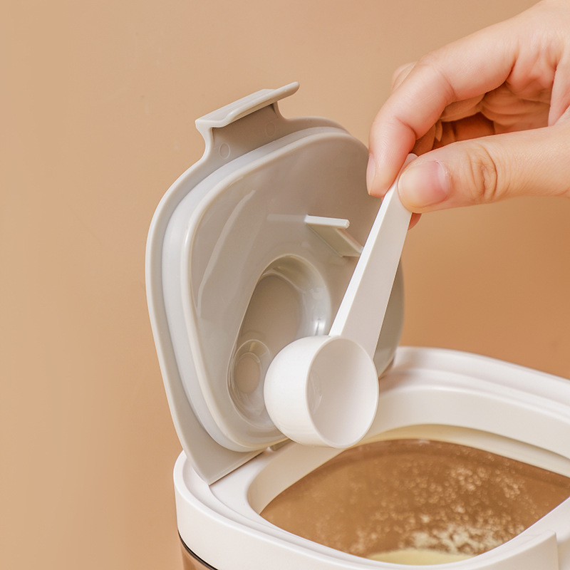 Élelmiszer-minőségű műanyag zárt snack-tároló, négyzetes alakú, 501–800 ml, mikrohullámú sütőben használható