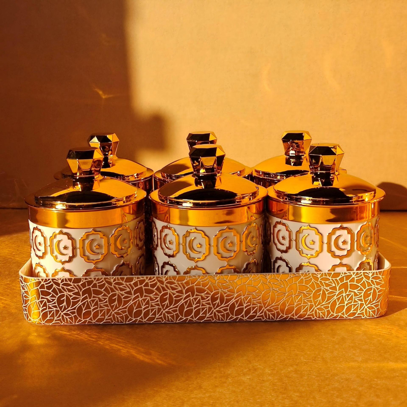 Troje PET posude za pohranu sa zatvorenim poklopcima, okrugli spremnici, kapacitet 301–500 ml