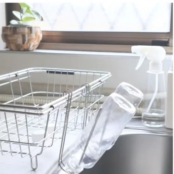 Nehrđajući čelični organizator za kuhinjsku sudoperu s držačem za čaše, odvodnim stalakom za termosicu i vertikalnim skladištenjem boca