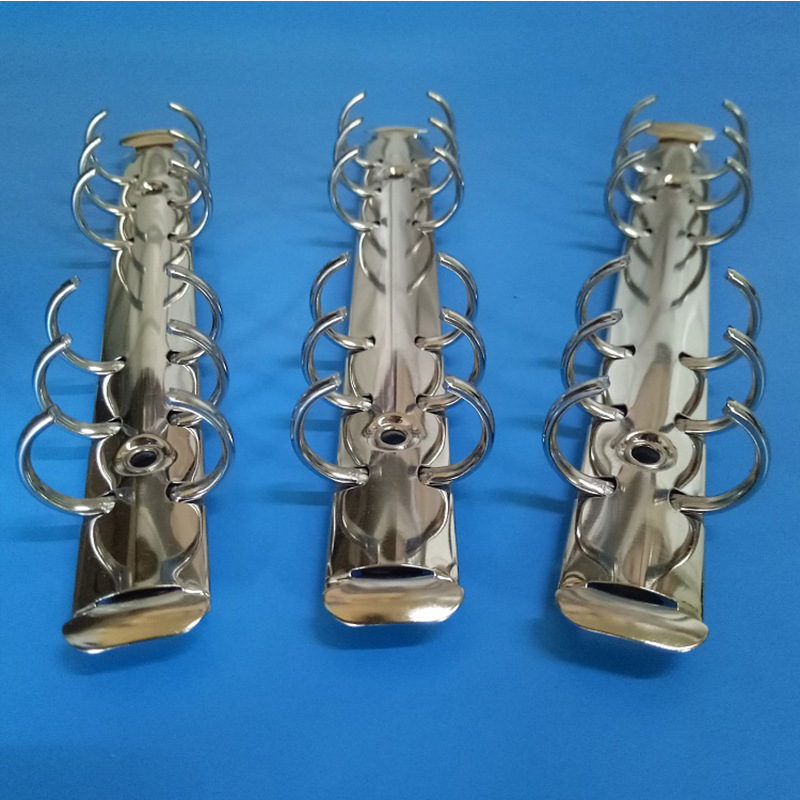 Μεταλλικό κλιπ για αρχειοθέτηση με Ο-τύπο και 6 οπές, για χαρτικά; εσωτερικός διάμετρος 20 mm, βάσης πλάτος 20 mm.