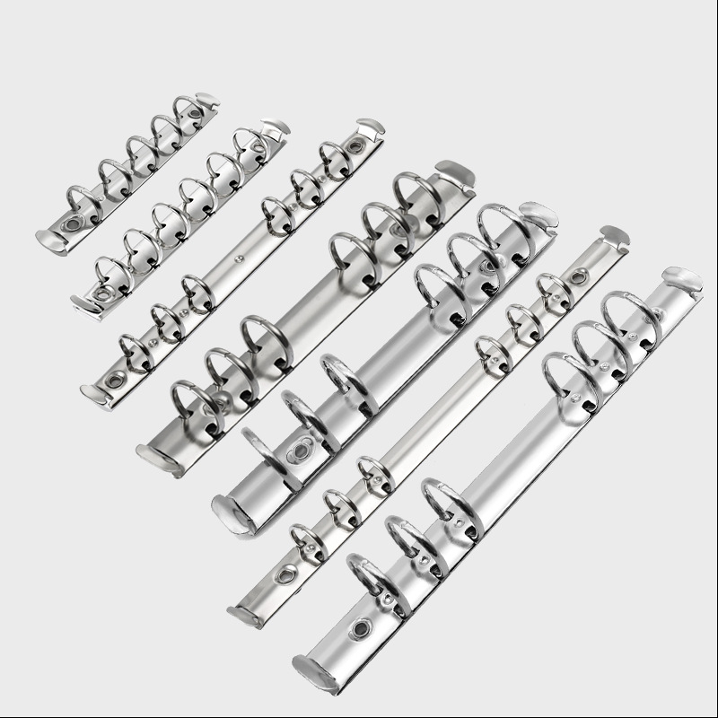 Metalni klips za dokumente s 6 rupa, model Ltr130-6-20/20, pakirano u kutiji