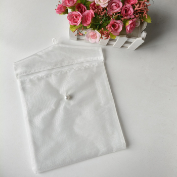 Organza torbica za pohranu u stilu omotnice s perlastim kopčom — Model No. 3/b6 — tkanina od tri niti visoke gustoće perlne pređe — ispis logotipa dostupan — prilagodba dostupna