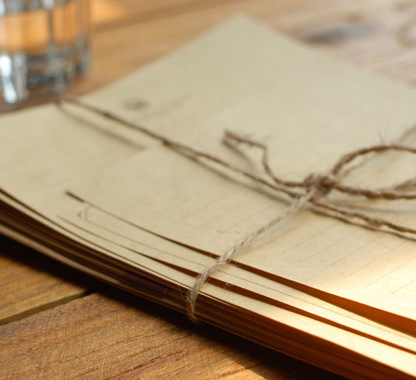 Σετ γραφικής ύλης από Kraft χαρτί, νεοκλασιστικός σχεδιασμός, 10 φύλλα ανά σετ, περιλαμβάνει 2 αυτοκόλλητα χαρτάκια σημειώσεων; μάρκα ssba; υλικό: χαρτί; στυλ: κινεζικός φάκελος; τυπωμένο λογότυπο: OK.