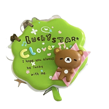 Ručni bilježnica s motivom Rilakkuma i četverolistnom djetelinom, retro stil, naslovnica od kartona, vezanje koncem i ljepilom, papir offset 150 g, 1–50 stranica