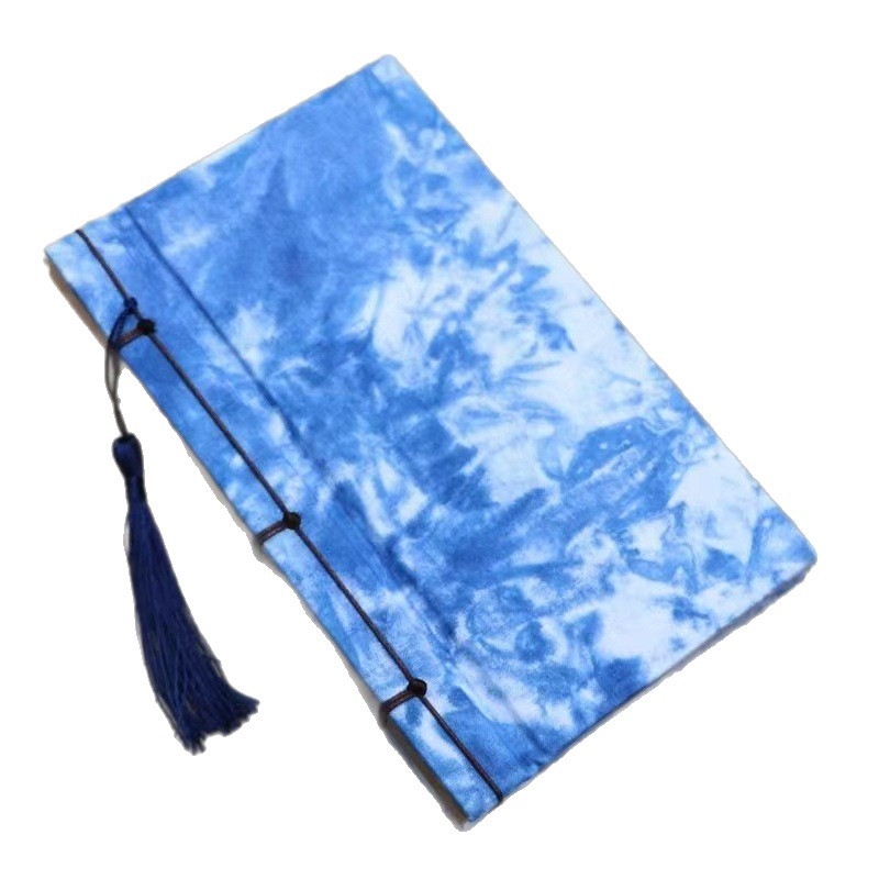 Τετράδιο με κάλυμμα από ύφασμα σε μοτίβο tie-dye, σελίδες kraft χαρτιού, ραφή με βελόνα, σε εθνοτικό στυλ Ντάλι, 100–200 σελίδες