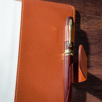 Bowposts carnețel de afaceri din piele artificială – copertă din piele artificială; închidere cu bandă lipită; Forest hârtie 70 g