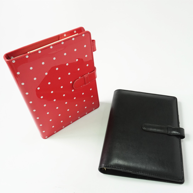 Caiet cu copertă PU și legare detașabilă, 100 de pagini, hârtie Dowling 80 g/m², imprimare cu buline pe întreaga pagină