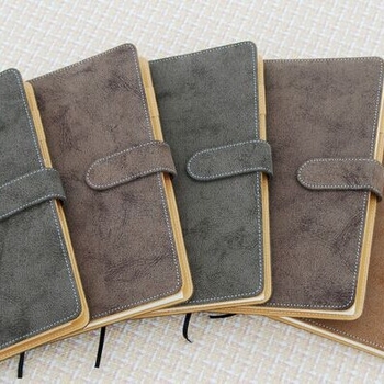 Copertă PU, legare cu clips pentru găuri, hârtie interioară 80 g, material interior: hârtie Dalian, clips din oțel inoxidabil, model ZP-1069B