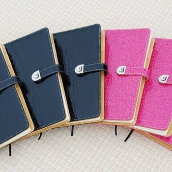 Copertă PU, legare cu clips pentru găuri, hârtie interioară 80 g, material interior: hârtie Dalian, clips din oțel inoxidabil, model ZP-1069B