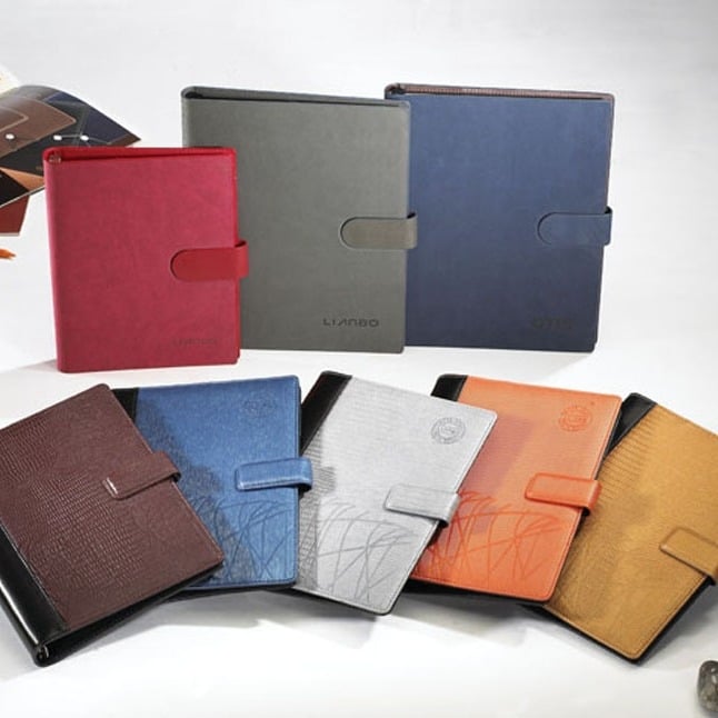 Copertă PU, legare cu clips pentru găuri, hârtie interioară 80 g, material interior: hârtie Dalian, clips din oțel inoxidabil, model ZP-1069B