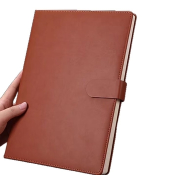 Caiet din piele cu imprimare de logo, notebook cu foi detașabile, 100 de pagini, hârtie Dowling 80 g, copertă din piele naturală sau artificială, model ZP-1007A, legare cu clemă