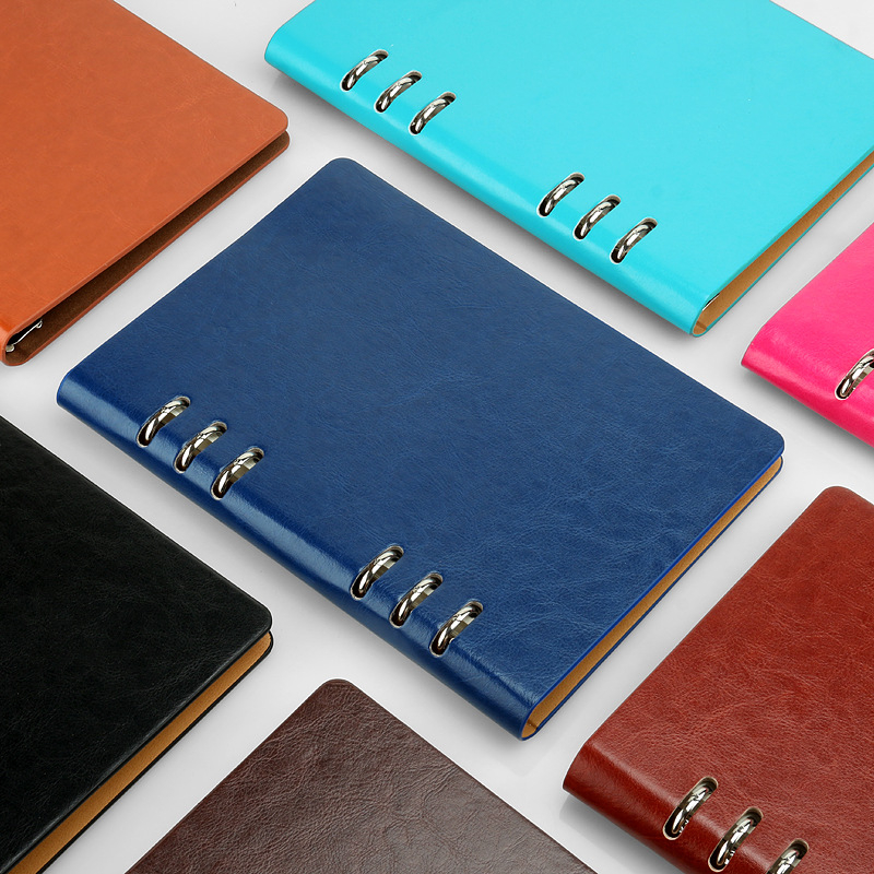 Lazán fűzhető füzet, 6 lyuk kötés, műbőr borító, 80 g/m² papír, 180 oldal