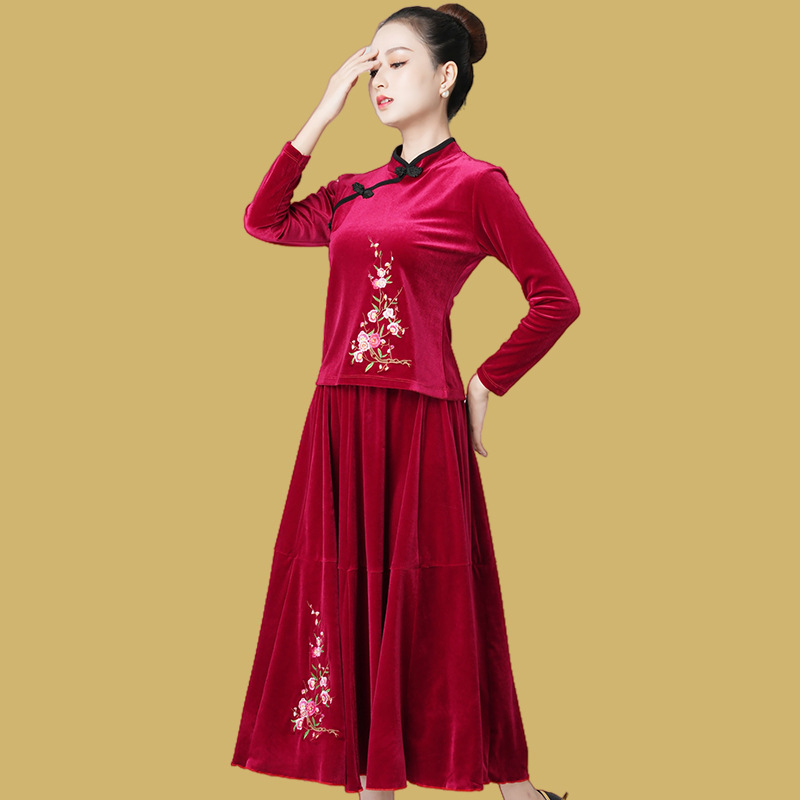 Σετ κοστουμιού τετραγωνισμένου χορού από βελούδο με μακριά μανίκια και κέντημα για ηλικιωμένες γυναίκες — 100% πολυεστερικό ύφασμα