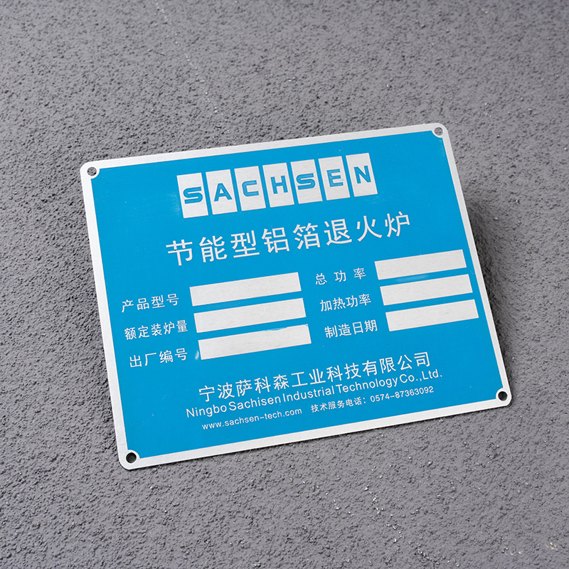 Fém névtábla gépészeti berendezésekhez, rozsdamentes acél, elektroplatolásos nyomtatás, testreszabható