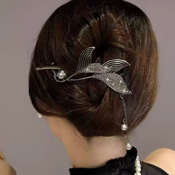 Candy Heart цинкова сплав усукващ клип за коса с помпон, висококачествен изискан дизайн, диамантено покритие