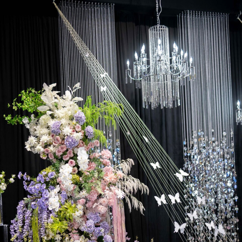 Διακόσμηση οροφής γάμου με μεταλλικό πλαίσιο-πλέγμα, κουρτίνα μαργαριριών και κρύσταλλα — προσαρμοστικό, συσκευασμένο σε τσάντα