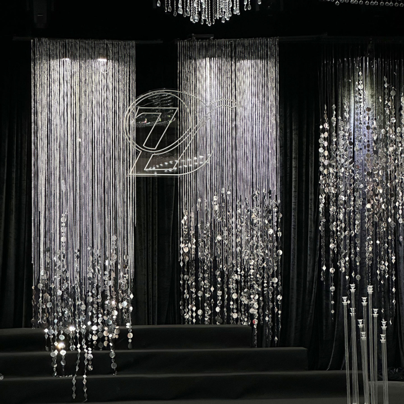 Διακόσμηση οροφής γάμου με μεταλλικό πλαίσιο-πλέγμα, κουρτίνα μαργαριριών και κρύσταλλα — προσαρμοστικό, συσκευασμένο σε τσάντα