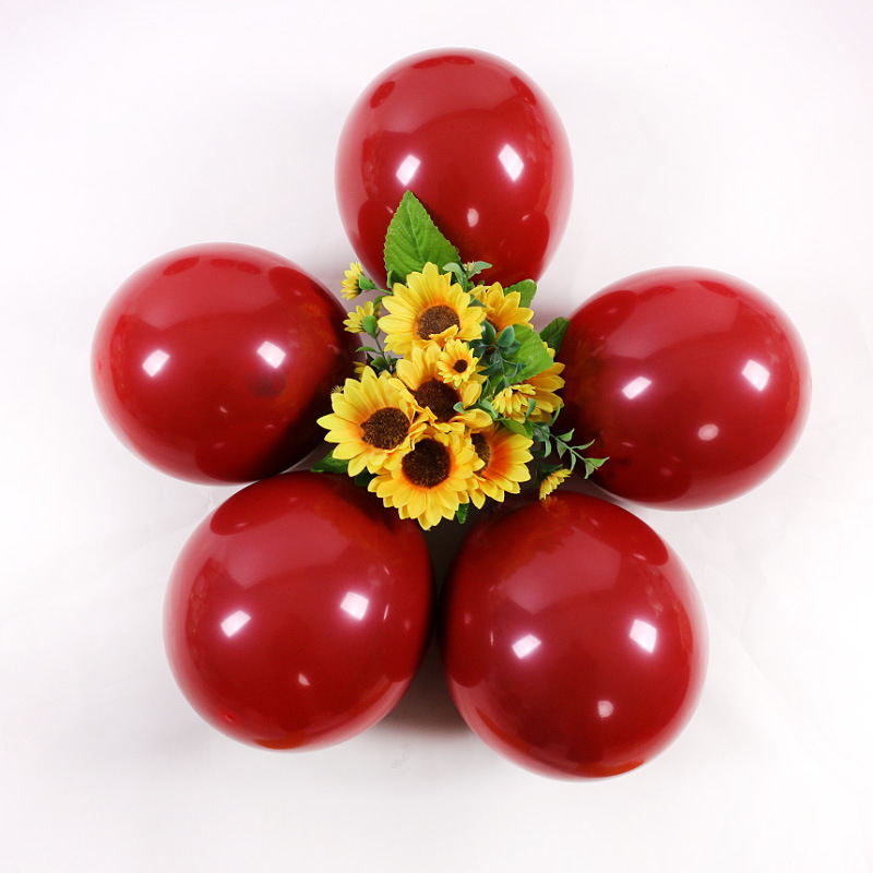 Set lateks balona s kružnim oblikom i otisnutim logom