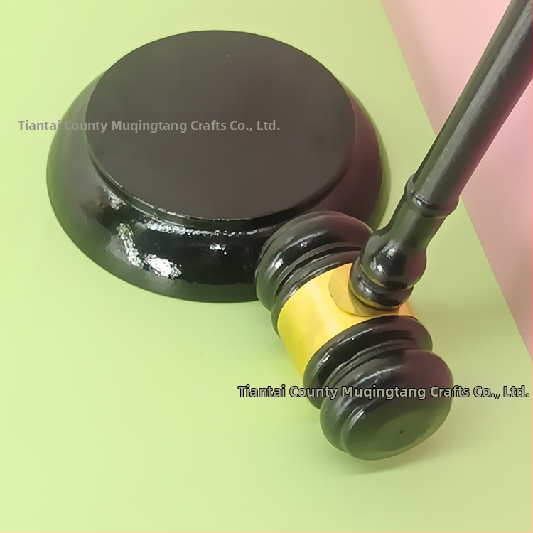 Sudski čekić od masivnog drveta - lotus drvo, moderni minimalistički ukras, težina 0,26 kg