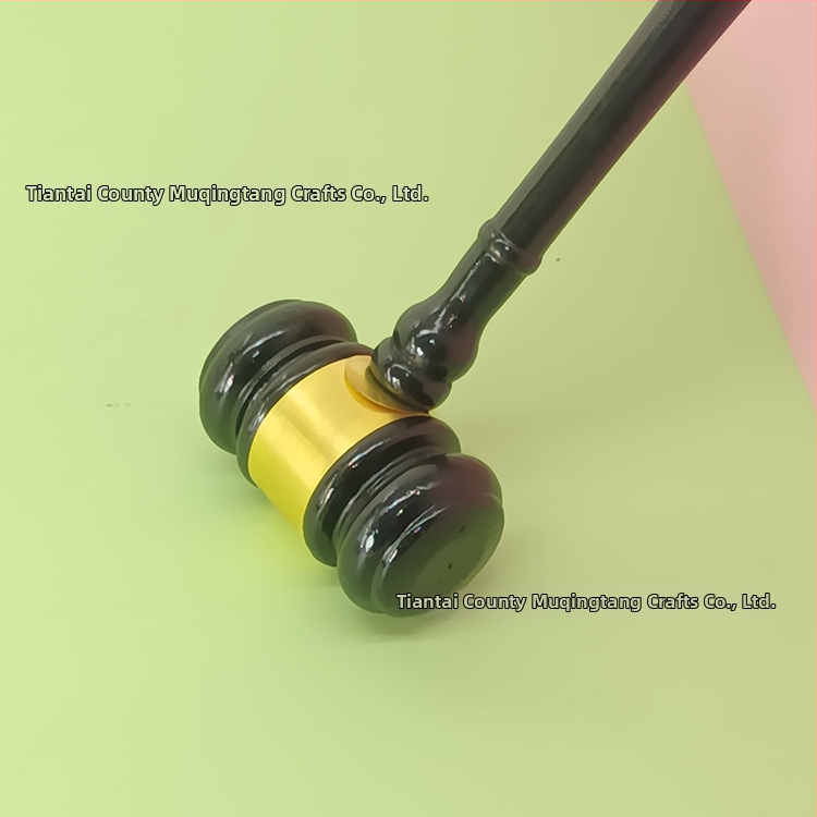 Sudski čekić od masivnog drveta - lotus drvo, moderni minimalistički ukras, težina 0,26 kg