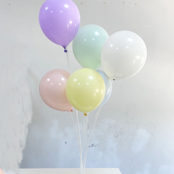 Ragasztó négyszögletes alapú lufiállvány – műanyag, termékkód A-9, beltéri használatra, alkalmas esti partikra, koncertekre, esküvőkre, sporteseményekre és fesztiválokra