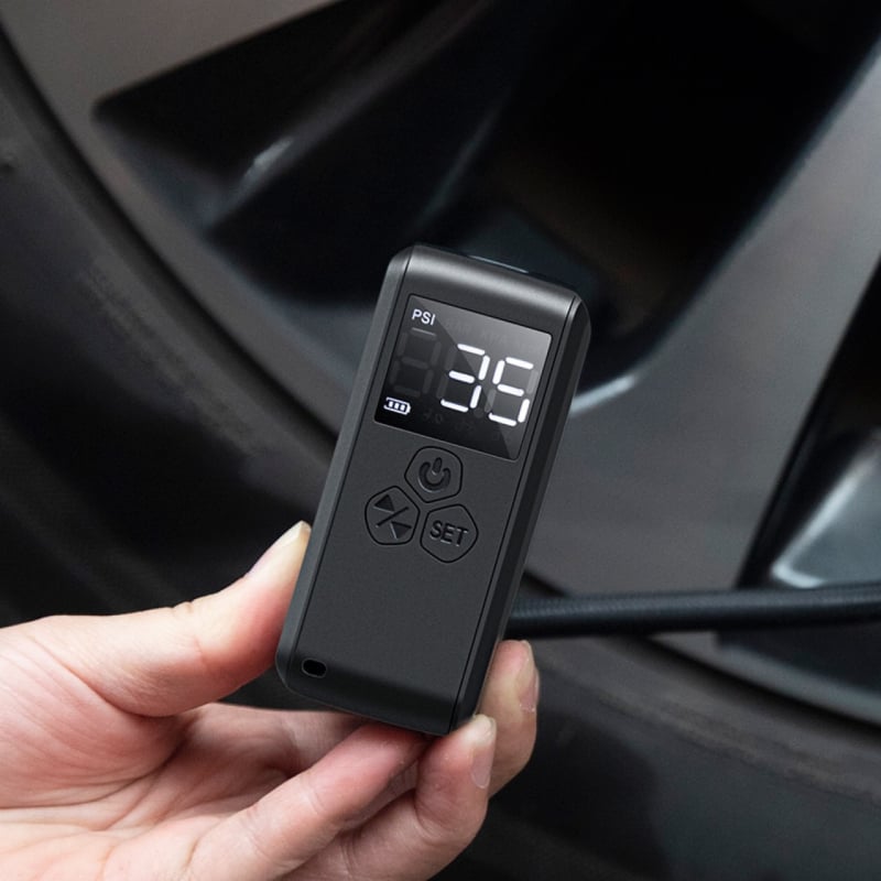 Mini pumpa zraka za bicikl s digitalnim zaslonom i tlakomjerom (tijelo od aluminijske legure, bezkruti digitalni motor, digitalni zaslon, tlakomjer za tlak u gumama, protok zraka 25 L/min)