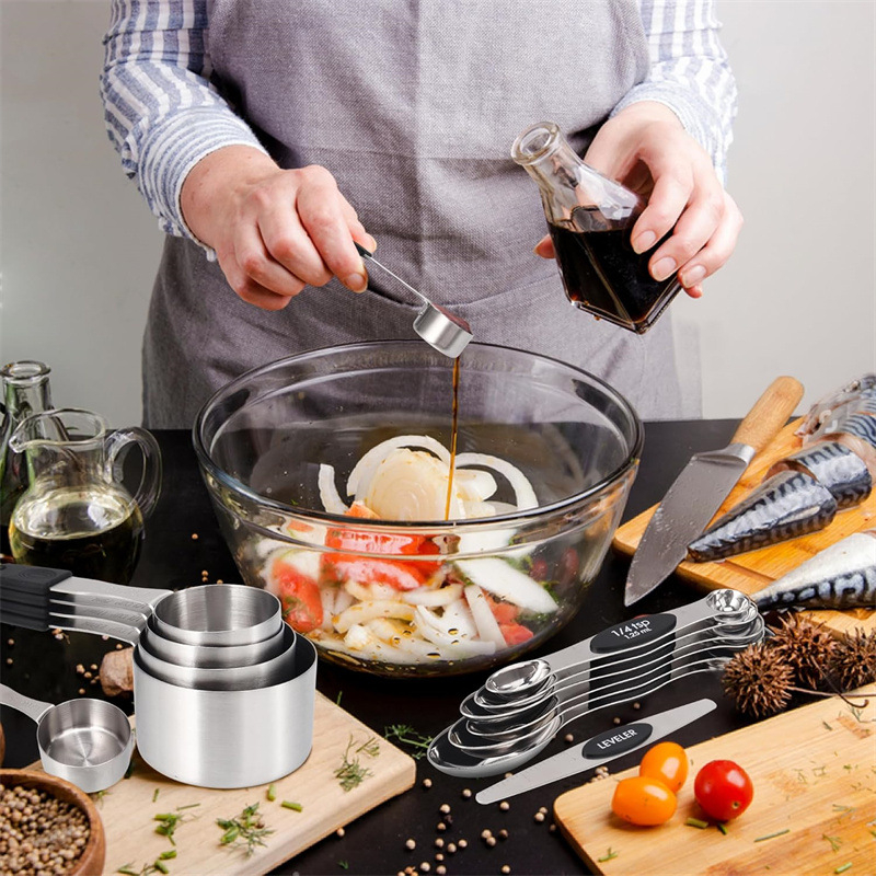 Σετ μετρητικών φλυτζανιών και κουταλιών από ανοξείδωτο ατσάλι, με μαγνητική λαβή από σιλικόνη και διαβαθμισμένες κλίμακες