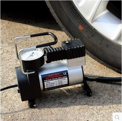 Metalna jednocilindrična pumpa za auto, 12V, 120W, protok 70 L/min, kabel duljine 3 m, manometar za tlak u gumama
