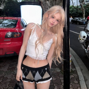 Perucă lungă bucle naturale, lucrată manual, fir rezistent la temperaturi înalte, breton în centrul părului