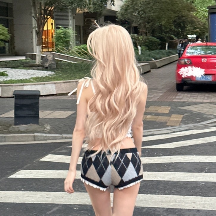 Perucă lungă bucle naturale, lucrată manual, fir rezistent la temperaturi înalte, breton în centrul părului