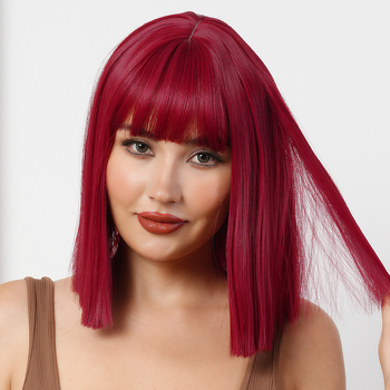 Perucă – scurtă, dreaptă, cu breton, fibre rezistente la temperaturi înalte, construcție cu mecanism, potrivită pentru vopsire la temperaturi ridicate