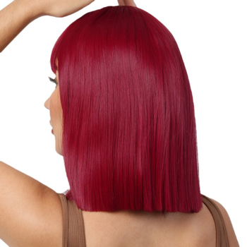 Perucă – scurtă, dreaptă, cu breton, fibre rezistente la temperaturi înalte, construcție cu mecanism, potrivită pentru vopsire la temperaturi ridicate