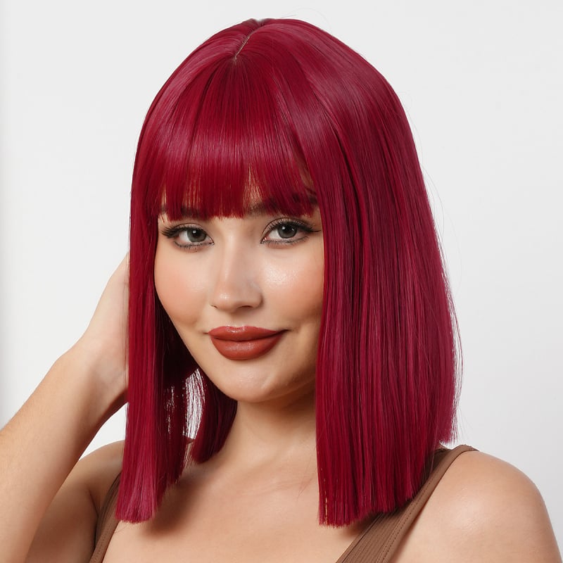 Perucă – scurtă, dreaptă, cu breton, fibre rezistente la temperaturi înalte, construcție cu mecanism, potrivită pentru vopsire la temperaturi ridicate