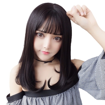 Perucă sintetică rezistentă la temperatură, cu breton pufoasă și efect de modelare a feței, model 3209