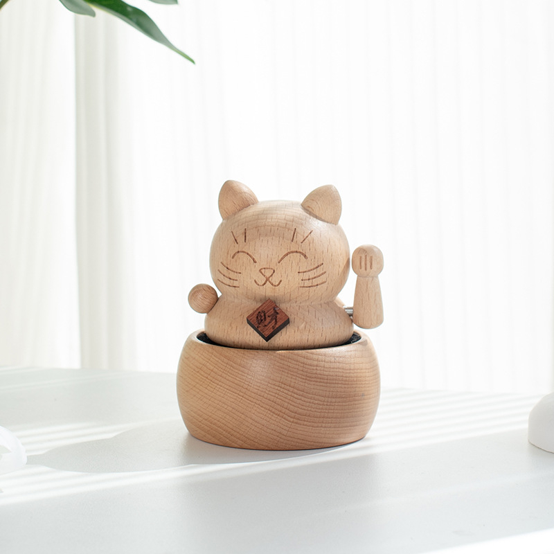 Drevená hudobná skrinka s motívom karuselu baletky, ručne vyrobená, moderný minimalistický štýl, možná tlač loga, darček k narodeninám.