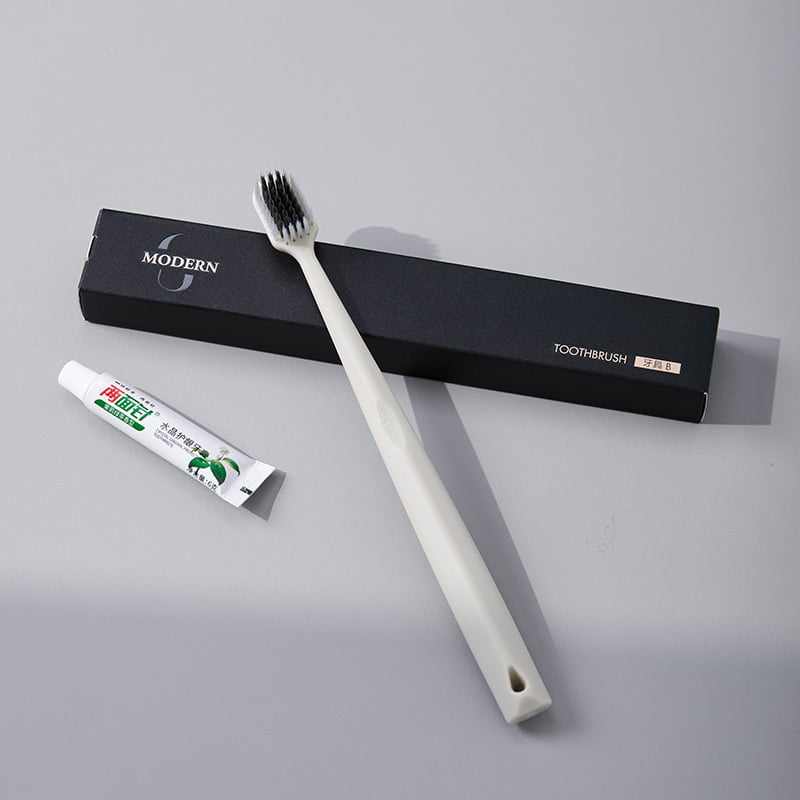 Комплект за еднократни хотелски принадлежности: четка за зъби с паста • Материал: пластмаса • Биоразградим: Да • Произход: Дзянсу • Опаковка: 1000 броя
