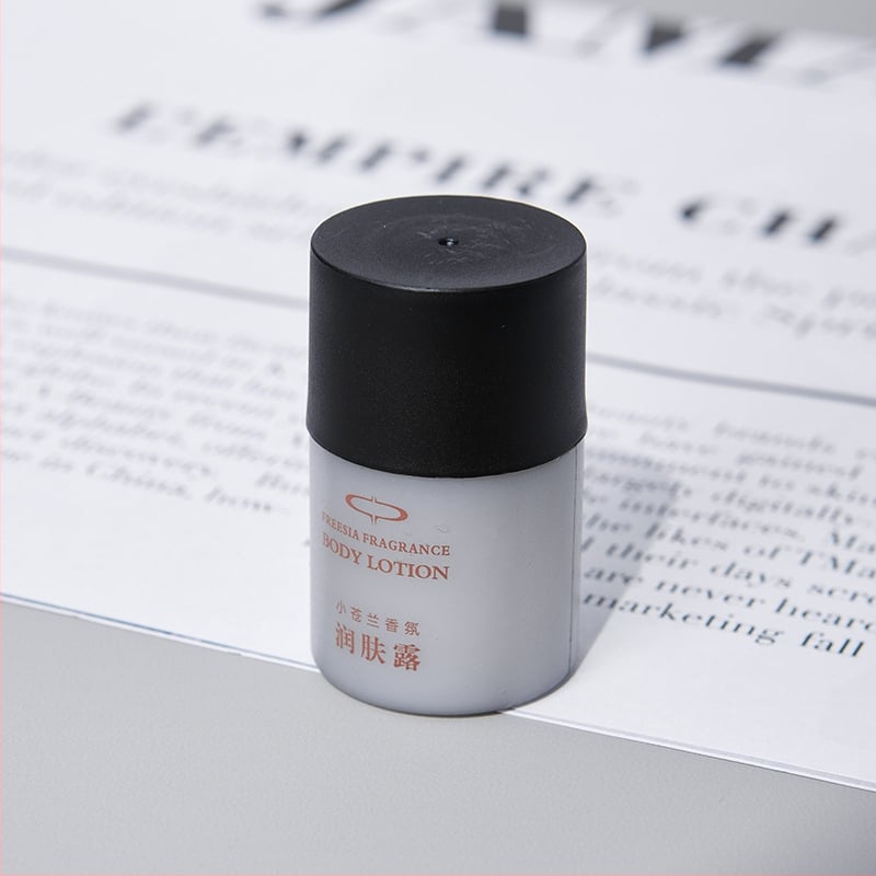 Комплект за еднократни хотелски принадлежности: четка за зъби с паста • Материал: пластмаса • Биоразградим: Да • Произход: Дзянсу • Опаковка: 1000 броя