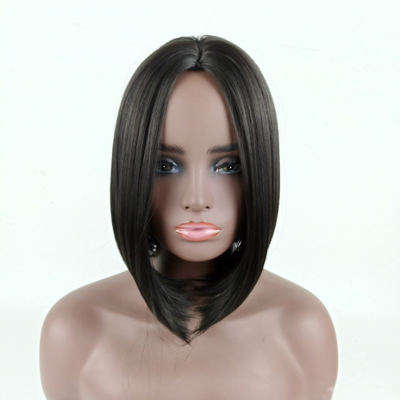 Перука с къса права коса, средни чёлки - модел 740, материал: високотемпературна нишка, може да се боядисва, марка Xiangyi