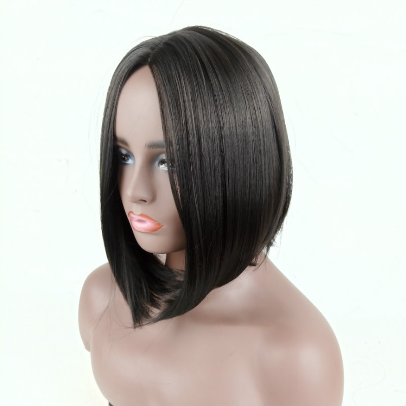 Перука с къса права коса, средни чёлки - модел 740, материал: високотемпературна нишка, може да се боядисва, марка Xiangyi