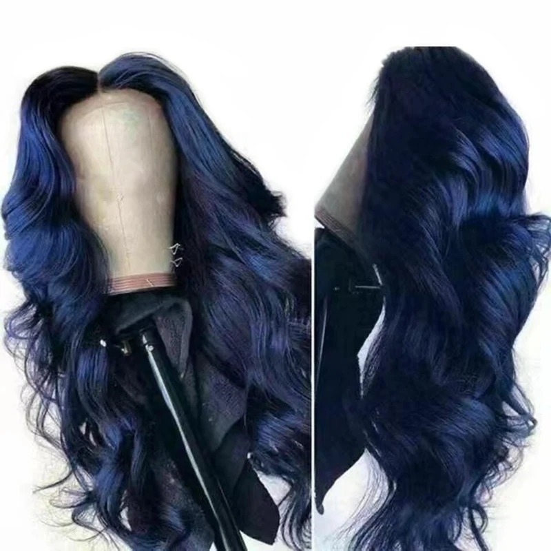 Duža kovrčava perika sa srednjim razdjeljkom; vlakna otporna na visoke temperature; nije moguće bojiti ili raditi trajnu boju