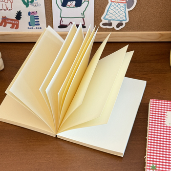 Bilježnica s retro minimalističkim kockastim dizajnom, prazne stranice, papir 80 g od nerafinirane drvene pulpe, 50–100 stranica, japansko-korejski sladak stil