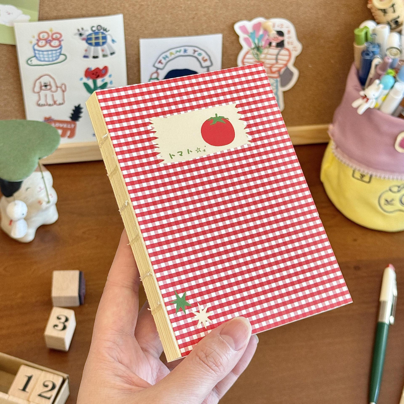 Bilježnica s retro minimalističkim kockastim dizajnom, prazne stranice, papir 80 g od nerafinirane drvene pulpe, 50–100 stranica, japansko-korejski sladak stil