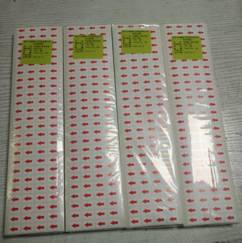 Sticker indikator sa strelicom za identifikaciju proizvoda; oblici: pravokutnik, ovalni, kružni; materijal: PP samoljepljiv; ljepilo: uklonjivo; podloga: glassine papir; tisak: spot color