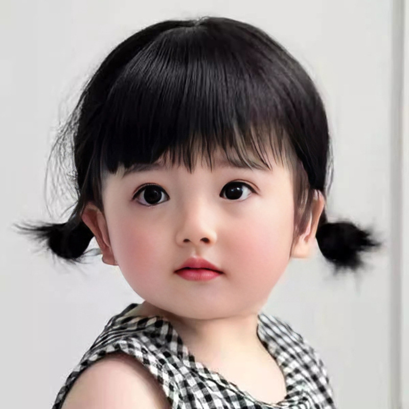 Xiangyi Model 916 Gyerekeknek szóló paróka, légies frufruval, hőálló rostokból, természetes és dús megjelenés, stílushoz